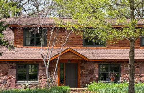 Cozy Cabin on Route 66 with Hot Tub- Edmond, OK - Foto 39