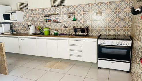 Maravilhosa casa com piscina - Foto 2