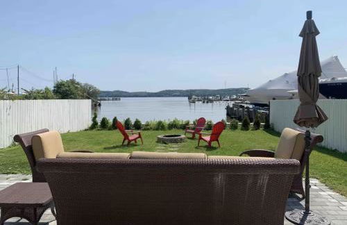 Waterfront Luxury in Town - Foto 19