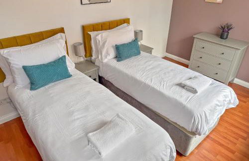 Stylish Town Centre Apartment, ALLOCATED FREE PARKING SPACE, RICKMANSWORTH HIGH STREET, Modern Decor, Juliet Balcony, Walking Distance to Rickmansworth Station Metropolitan Line - Foto 56