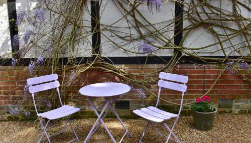 Pinewood Cottage Self Catering Apartments and studio apartments - Photo 2, Garden