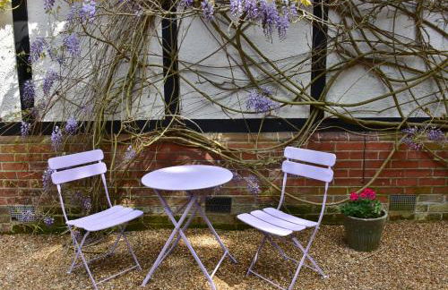 Pinewood Cottage Self Catering Apartments and studio apartments - Photo 2