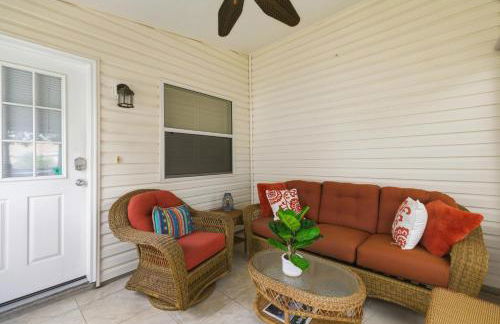 Cozy 2BR Mins to Lake Sumter Landing and Brownwood Paddock Square with BBQ, Workspace, Murphy Bed - Foto 3