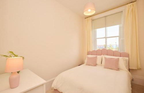 The Corner by the Castle - Photo 25