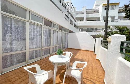 Beach Retreat 2 BR Apartment - Photo 10