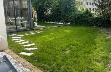 Glass and wood designer villa with garden in centertown - Foto 57