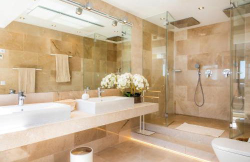 Tolles, neu möbliertes Penhouse mit großem Pool - Foto 13