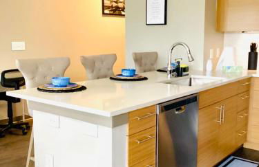 Cozy Uptown apartment with Gym and Swimming pool - Photo 30