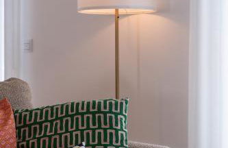 Bright & Spacious Villa by Beach - Photo 9