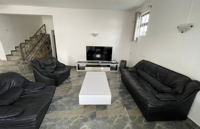 Spacious 4-bed Villa in Flic en Flac Roof top bar - Photo 19