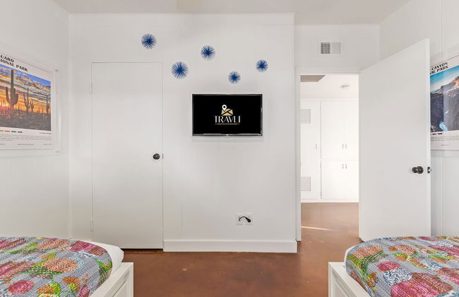 Northview Mid-century Escape Pool Firepit Bocce - Foto 27