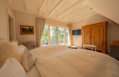 Ferienhaus Peeneblick - exklusives Traumhaus in Direktlage am Wasser mit Bootssteg und Aussensauna - Foto 14