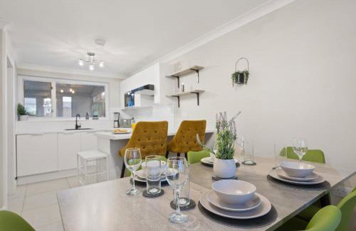 Long-short-stay Medway home with parking, WiFi &pool table - Foto 38
