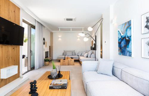 Vasilios Villa, with Pool, Gym & Close to Beach, By ThinkVilla - Foto 30