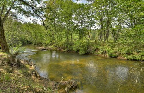 Bear Naked Hideaway - Relax in the hot tub with sounds from the nearby creek - Foto 47