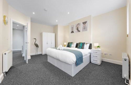 Stylish & Modern 2-Bedroom London Hideaway - King Bed- Sleeps 6 - Parking Available - Instant Book - 20 Percent Off Long Stays! - Foto 42