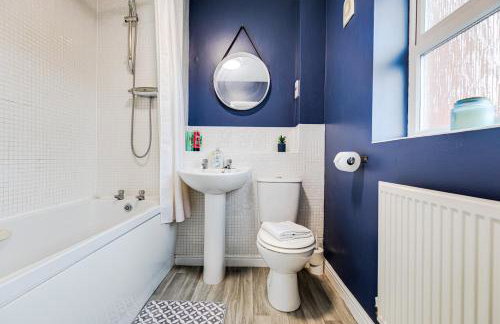 Modern 2-BR Home WiFi plus Parking - Photo 22