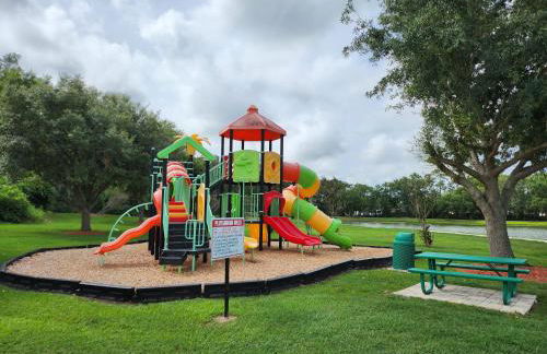 Fully Renovated, Quiet, Spacious Disney Themed Pool Home with Office - Foto 32