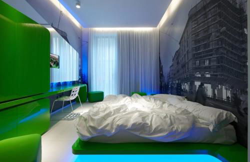 Town Suites - Photo 30