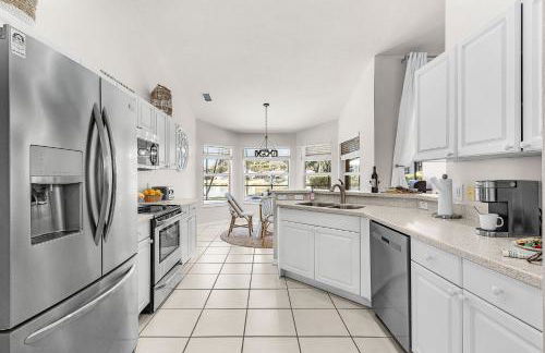 Lazy days and lake views. Beautiful Naples pool home - Foto 17