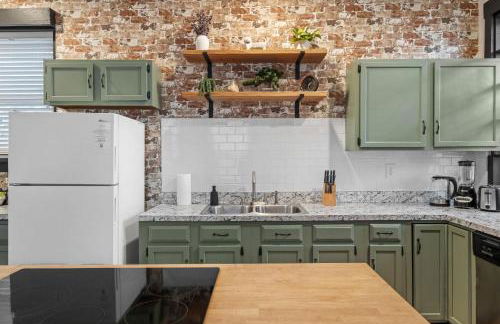 Cozy Home near Downtown - Close to Nulu - Sleeps 6 - Foto 35