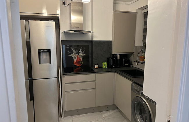 Stylish 1BR Apt w/ Fireplace & High-speed Wifi - Foto 7