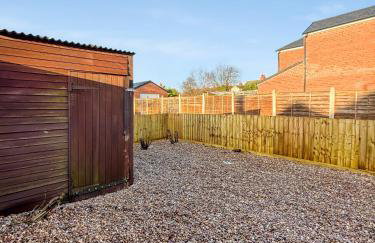 Sleeps 8, 4 bed 2 bathroom house with parking Balderton - Foto 14