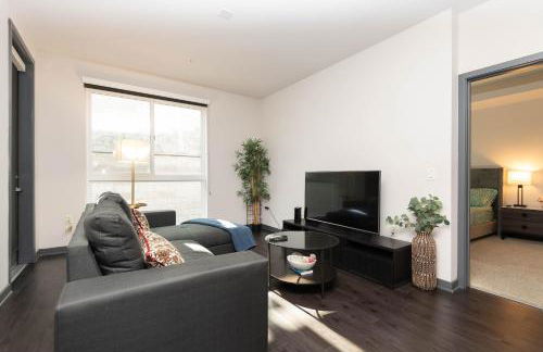 Lovely 3BR Apt With Balcony And Rooftop Pool Plus Views - Foto 4