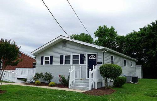 Spacious Family Stay, Large Dining,3 Cozy Bedrooms - Foto 1