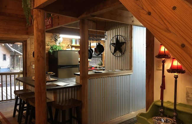 Cora's Cabins - Photo 65