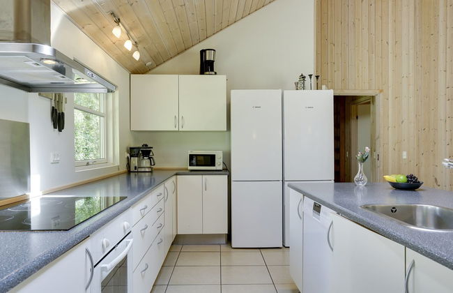 "Hughe" - 300m from the sea - Foto 14