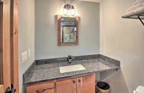 Slopeside Burke Mtn Condo with Amenity Access! - Foto 16