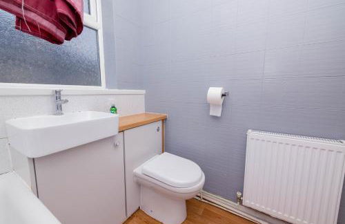 3 Bed - Sleeps 4 - Free Parking - Private Garden - Photo 17