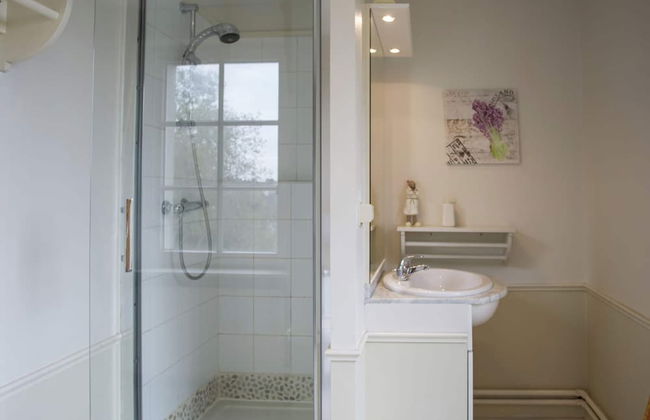 Beautiful Villa Near the Sea - Photo 33