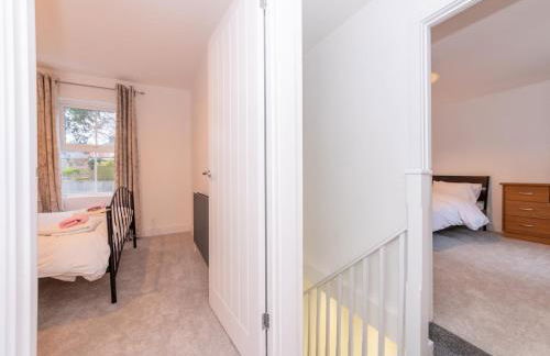 Charming Modern Home in Central Wokingham - Pass the Keys - Foto 42