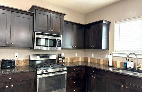 Spacious Family Retreat with Hot Tub & Home Theater - Foto 6