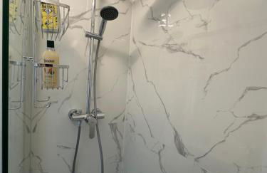 PARIS PANTIN Magnifique Appartement 4 pièces de 108m2 avec 2 PARKING intérieur - très cosy pour 1 à 12 personnes - Entièrement refait à neuf ENTIRE APARTMENT LUXURIOUS AND WARM - PANTIN PARIS 19 ème FREE WIFI GRATUIT - Foto 18