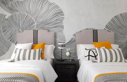 Urban Sky with Balcony and Sea View P&O 26H - Photo 10