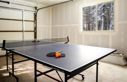 Lassen National Park Luxury Cabin with Hot Tub - Foto 22