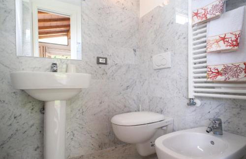 "The Ulivi" inside Le Agavi Private Park, shared Pool and Tennis 200m far, Sea View Apartment 2 AC BDR, 2BTH, parking next home and private garage in Lerici! Cooking Lesson and Wine Tasting - Foto 35