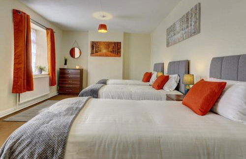 5 bedrooms, sleeps up to 16, secure parking space & comfort - Foto 43