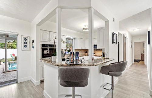 Villa Oasis 3 Miles to Hard Rock Stadium & Casino, Guitar Hotel Nearby, Pool, Game Room, Sleeps 12, 15 Min to Beach - Foto 25