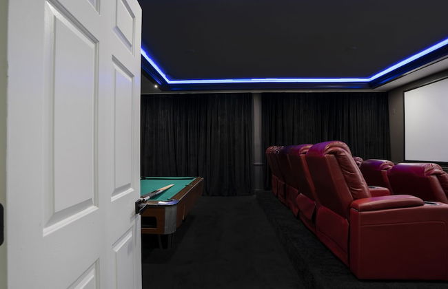 Luxurious Home with Theatre Room - Foto 38
