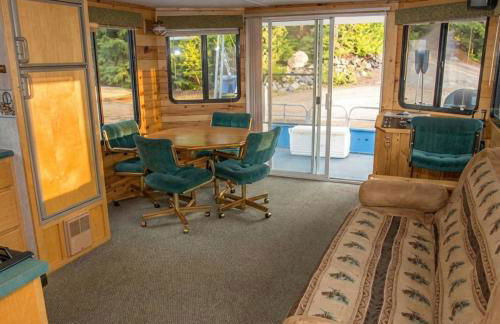 Luxury FlyBridge Houseboat - Captain Choice - Premium Wilderness Cruising - High Internet Speed - HB14 - Foto 2