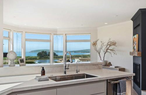 Breathtaking Views of the Pacific Ocean Rooftop Balcony Gourmet Kitchen and Hot Tub overlooking Golf Course - Foto 27