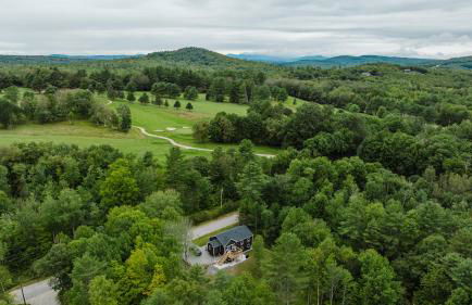 NEW! Modern Getaway - Hot Tub l Fire Pit l Pool table - Foto 48