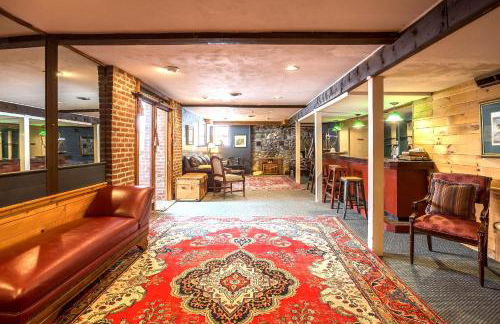 Private Tavern, Hot Tub, 8-Fireplaces, Spa Baths, Fire Pit, Baths Ensuite - Shop or Ski! - Foto 6