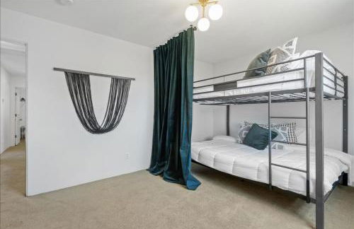 5 Bedroom 4 Bath Boutique Home PREMIUM LOCATION + heated pool option - Foto 23