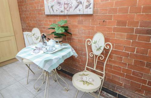 South Lodge - Longford Hall Farm Holiday Cottages - Photo 17