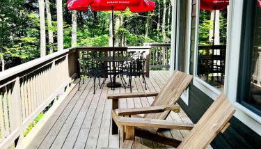 Outstanding Retreat with Dock, Game Space and Lake Views in Wisconsin - Foto 2